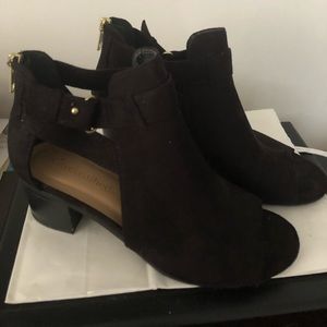 Peep toe n side shoes